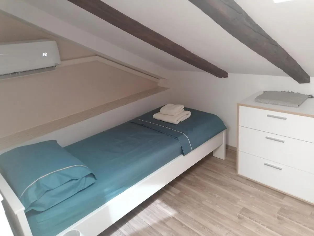 Holiday House Tina Pula 0*,  Croatia