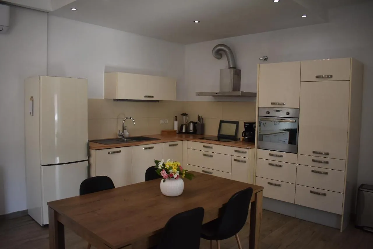 Holiday House Tina Pula
