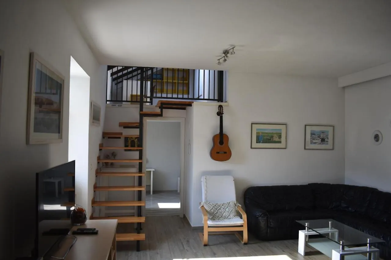 Holiday House Tina Пула